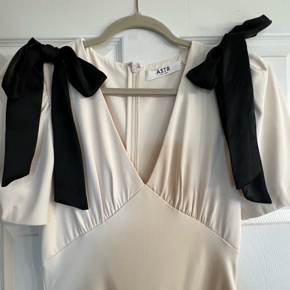 Astr Cream Midi Dress with Black Bow Accents - Picture 2 of 4